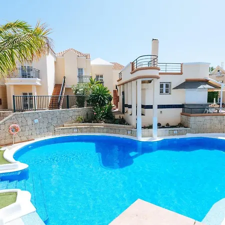 Amazing Renovated Pool View Apt, Aircon, 2 Min To Fanabe أذيخي