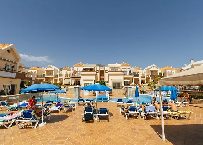 Amazing Renovated Pool View Apt, Aircon, 2 Min To Fanabe Apartmán