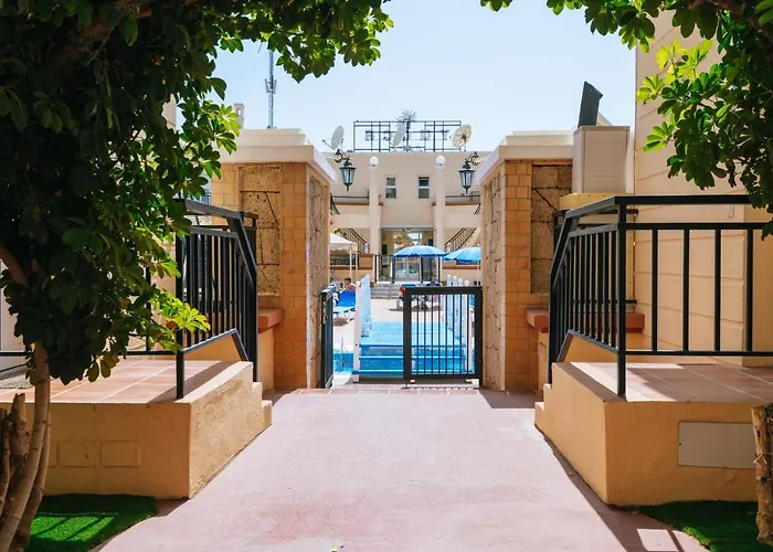 Amazing Renovated Pool View Apt, Aircon, 2 Min To Fanabe Apartmán *