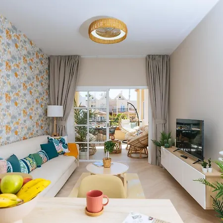 Amazing Renovated Pool View Apt, Aircon, 2 Min To Fanabe Apartmán
