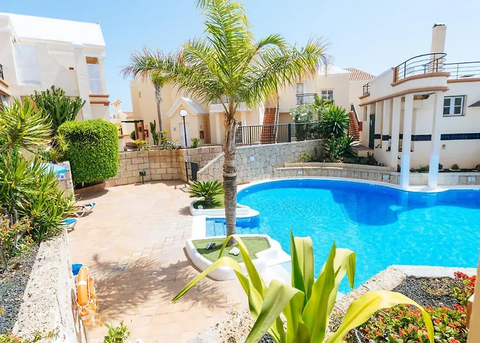 Amazing Renovated Pool View Apt, Aircon, 2 Min To Fanabe * 阿德耶