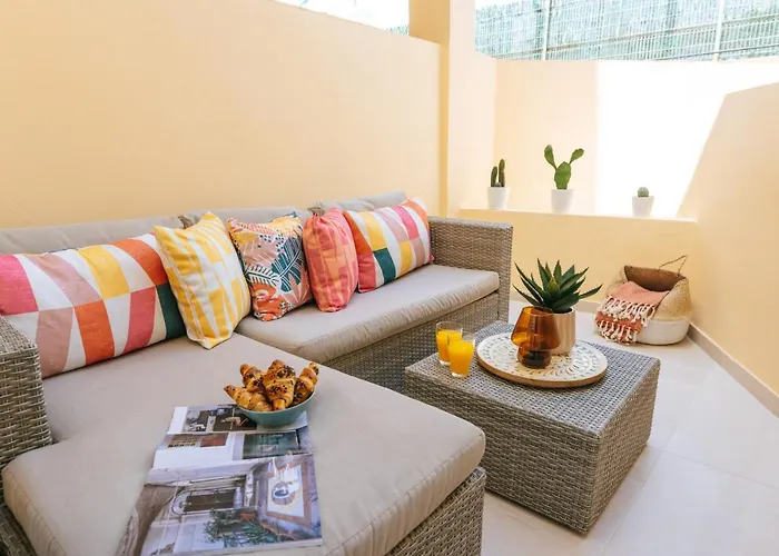 Amazing Renovated Pool View Apt, Aircon, 2 Min To Fanabe