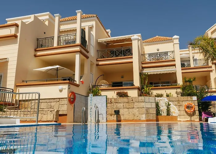 Amazing Renovated Pool View Apt, Aircon, 2 Min To Fanabe * 阿德耶