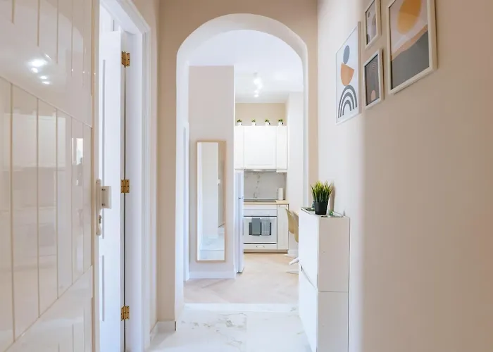 Amazing Renovated Pool View Apt, Aircon, 2 Min To Fanabe 公寓 阿德耶