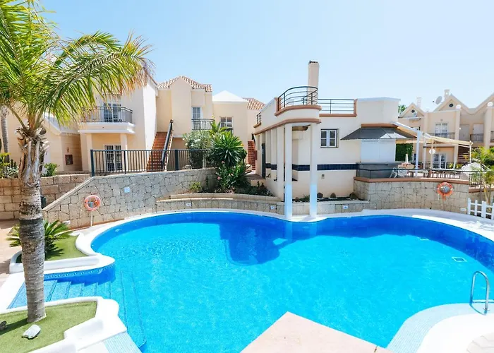 Amazing Renovated Pool View Apt, Aircon, 2 Min To Fanabe 阿德耶