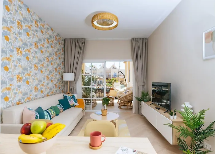 Amazing Renovated Pool View Apt, Aircon, 2 Min To Fanabe 公寓