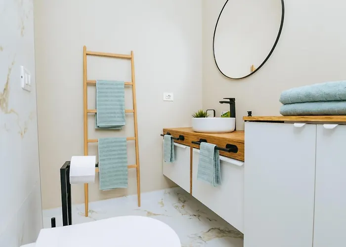 Amazing Renovated Pool View Apt, Aircon, 2 Min To Fanabe