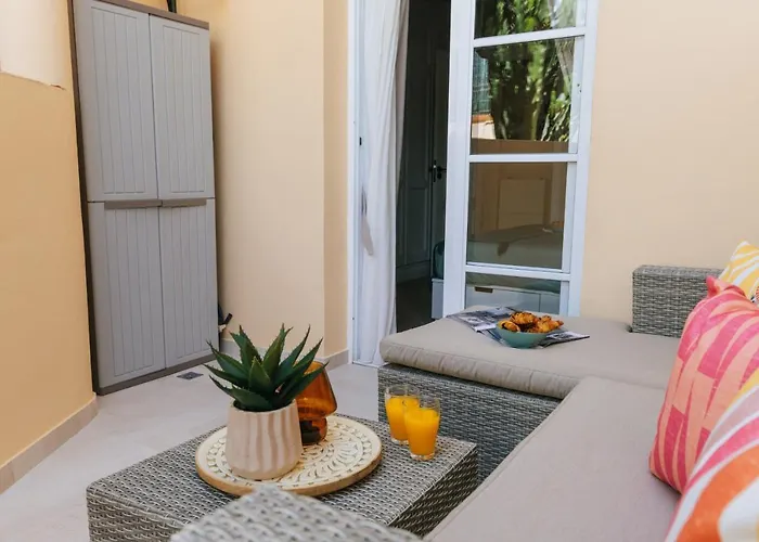 Amazing Renovated Pool View Apt, Aircon, 2 Min To Fanabe * 阿德耶