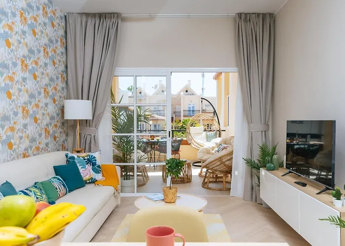 Amazing Renovated Pool View Apt, Aircon, 2 Min To Fanabe 公寓 阿德耶