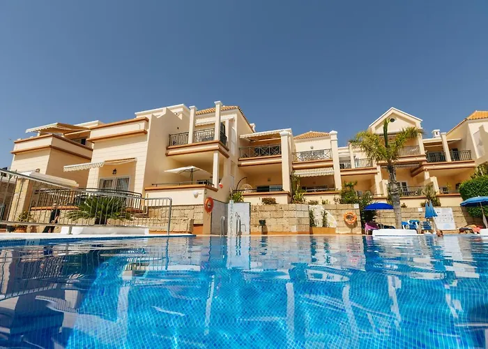 Amazing Renovated Pool View Apt, Aircon, 2 Min To Fanabe 公寓 *