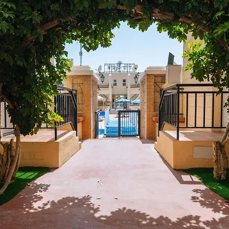 Appartement Amazing Renovated Pool View Apt, Aircon, 2 Min To Fanabe *