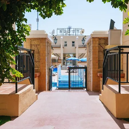 Amazing Renovated Pool View Apt, Aircon, 2 Min To Fanabe Daire *