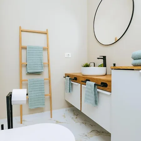 Amazing Renovated Pool View Apt, Aircon, 2 Min To Fanabe